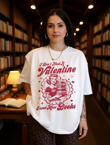 T-Shirt Comfort Colors per Amanti dei Libri, Manica Corta Rosa e Bianca, Design Retrò per Lettori Appassionati - Product Image 2