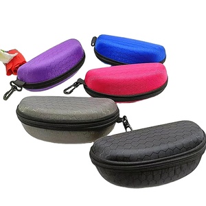 Boîte <span class=keywords><strong>à</strong></span> <span class=keywords><strong>lunettes</strong></span> EVA <span class=keywords><strong>à</strong></span> grille de football en vente directe du fabricant, <span class=keywords><strong>étui</strong></span>s <span class=keywords><strong>à</strong></span> <span class=keywords><strong>lunettes</strong></span> de soleil portables résistants <span class=keywords><strong>à</strong></span> la pression pour hommes et femmes - Product Image 5