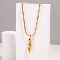 Collier pendentif unique en spirale ondulée en acier inoxydable 316L plaqué or, chaîne serpent anti-ternissement, pendentif hélice torsadé