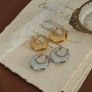 Pendientes de Aro con Forma de Luna, Aleación de Zinc Dorada, Diseño Minimalista, Joyería de Moda para Mujer - Product Image 3