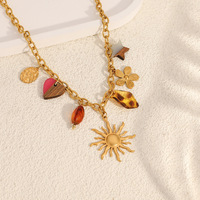 SUMMLY Collier à breloques en acier inoxydable plaqué or 18 carats, étanche et anti-ternissement, motif tournesol en résine de bois, bijoux bohèmes pour femme