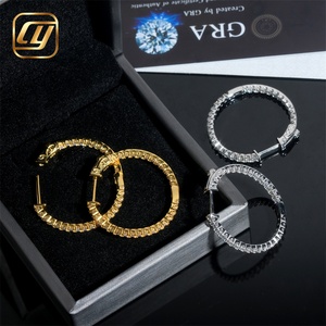 Boucles d'oreilles créoles en argent 925, pavées de moissanite, grand modèle, style Huggie, avec diamants inversés - Product Image 3
