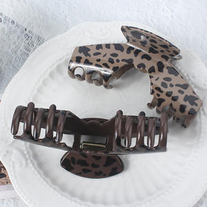 Grande pince à cheveux incurvée motif léopard café, élégance féminine, maintien antidérapant pour femme - Product Image 2