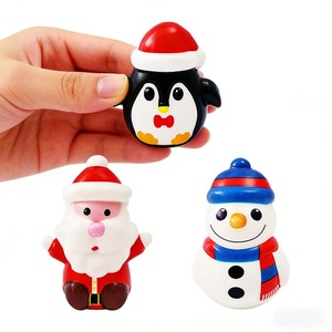 Nouveau jouet souple en mousse PU pour Noël, mini jouet anti-stress Père Noël Bonhomme de neige, dessin animé à presser, soulagement de l'anxiété, rebond lent, pour enfants JK Unisexe - Product Image 1