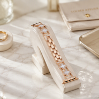 Compatible avec Apple Watch 46 mm, 44 mm, 42 mm, bracelet en métal de luxe avec incrustation d'agate et de diamants en forme de trèfle à quatre feuilles pour femmes