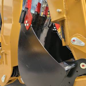 Retroexcavadora usada original CAT 420F2 con motor Cat C4.4, brazo extensible y multifuncional para excavación y carga, ideal para municipios. - Product Image 5