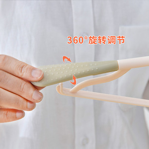 ไม้แขวนเสื้อแบบไหล่กว้าง ชนิดตะขอแบบไม่ลื่น รูปทรงสี่เหลี่ยมผืนผ้า สีกากี สีฟ้า สีชมพู แพ็ค 5 ชิ้น ที่แขวนเสื้อผ้าในครัวเรือน - Product Image 4