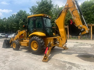 Retroexcavadora CAT 420F Amarilla con Motor, Cucharón Delantero de 8000 kg y Brazo de Excavación Trasero para Uso en Construcción - Product Image 4