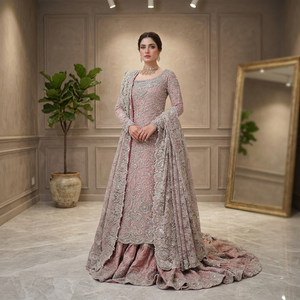 Robe de mariée moderne en organza brodé rose, coupe trapèze, manches classiques, col rond, fleurs, pour la mère de la mariée - Product Image 3