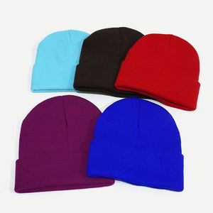 Chapeau tricoté personnalisé en gros, 70 couleurs unies, bonnet avec broderie de logo personnalisé, 100% acrylique, chapeau d'hiver vierge - Product Image 5