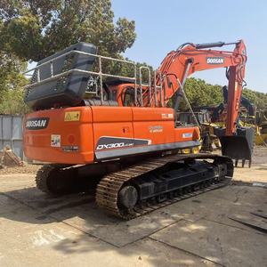 Excavatrice sur chenilles Doosan DX300 d'occasion, 30 tonnes, pelle hydraulique lourde, modèle 2020, moteur 151KW, pompe, Corée, carrière, mine - Product Image 3