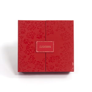 Elegante Scatola Rigida Rossa con Logo in Rilievo e Targhetta Dorata OEM ODM Confezione Premium - Product Image 1