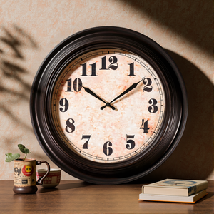 <span class=keywords><strong>Orologio</strong></span> <span class=keywords><strong>da</strong></span> <span class=keywords><strong>Parete</strong></span> Americano Vintage Grande <span class=keywords><strong>con</strong></span> <span class=keywords><strong>Cornice</strong></span> Goffrata Effetto <span class=keywords><strong>Legno</strong></span> Scuro per Arredamento Soggiorno, Silenzioso <span class=keywords><strong>con</strong></span> Numeri Arabi Facili <span class=keywords><strong>da</strong></span> Leggere - Product Image 1