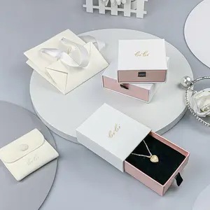 Caja de joyería de lujo de cartón personalizada al por mayor, embalaje con logotipo, caja de collar, bolsas de joyería, bolsas de mano para joyería