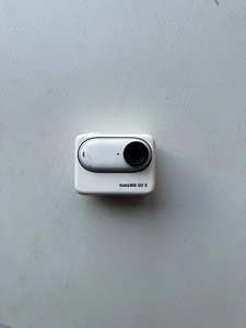 Caméra d'action miniature Insta360s GO 3 d'occasion à bon prix pour vlog, <span class=keywords><strong>vidéo</strong></span> et diffusion en direct - Product Image 1