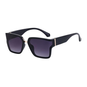 Lunettes de soleil à monture carrée de style européen et américain pour femmes, protection UV400, pare-soleil de classe 2, monture noire, lentille PC FY-99204 - Product Image 3