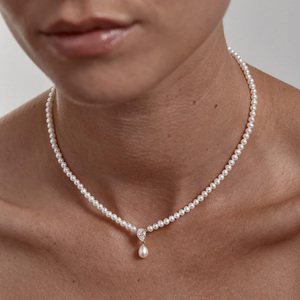 CHICNNA Nouveauté Ensemble Collier de Fiançailles en Argent S925 avec Perle d'Eau Douce et Zircon Cubique, Collier Ras-du-Cou Serenity et Boucles d'Oreilles Délicates Hypoallergéniques - Product Image 5