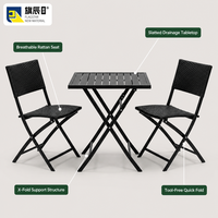 Ensemble bistrot pliant 3 pièces, table en métal noir, 2 chaises avec assise en rotin tressé, meubles de patio peu encombrants