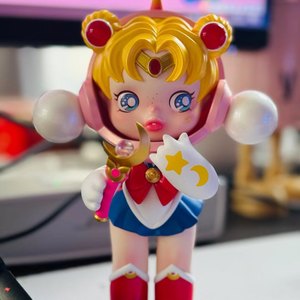 POPMART Skullpanda X <span class=keywords><strong>Sailor</strong></span> <span class=keywords><strong>Moon</strong></span> Co-Branded PVC Trendy Toy Blind Box Figure dal Giappone - Product Image 3
