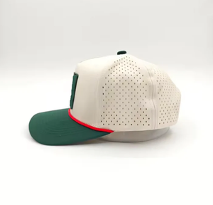 Gorra de béisbol de secado rápido de 5 paneles personalizada, gorra Snapback de rendimiento con logotipo de parche de PVC resistente al agua con bonitos sombreros de perfil alto con agujeros láser - Product Image 4