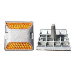 مسامير عاكسة مضادة للصدأ مصنوعة من الألومنيوم المصبوب وملء بالرمل، بشعار مربع بارز، مقاومة للضغط، ذات وجهين للطرق - Product Image 5