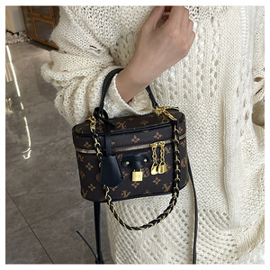 <span class=keywords><strong>Sac</strong></span> à <span class=keywords><strong>main</strong></span> de luxe vintage haut de gamme pour femme, design carré, avec décorations et motifs, idéal pour le maquillage - Product Image 6