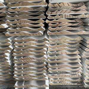 Moulures de plafond en bois de pin blanc apprêté de haute qualité pour application en hôtel - Product Image 3