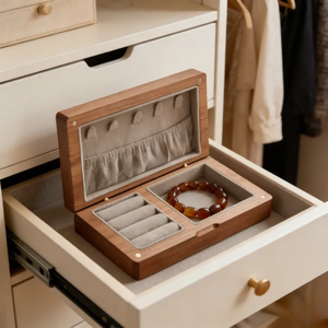 Boîte à bijoux personnalisée en bois couleur cerise avec fermeture magnétique à charnière, idéale pour la maison, le rangement de la garde-robe, un cadeau pour femme. - Product Image 2
