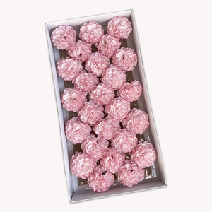 Millennium Edging Carnations - una flor de jabón artesanal fragante con un aroma subtil. Perfecto para hacer ramos de flores para el Día de la Madre. - Product Image 3