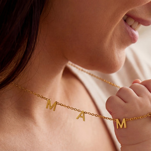 Collar con Letra MAMA, Acero Inoxidable, Chapado en Oro, Sin Deslustre, Cadena Minimalista para Clavícula, Estilo Moderno, Joyería para Mamá, Regalo para el Día de la Madre - Product Image 1