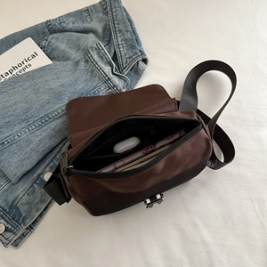 Bolso Bandolera Pequeño de Tela Oxford Impermeable para Mujer, con Cierre de Solapa, Estilo Europeo Americano, Nuevo y Moderno, <span class=keywords><strong>TRAPSTAR</strong></span> - Product Image 4