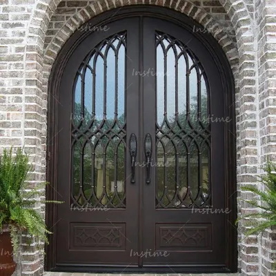 باب دخول من الحديد المطاوع العتيق مخصص للفيلا ، الباب الأمامي الفولاذي الكلاسيكي