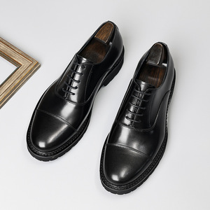 รองเท้าหนังวัวสำหรับเดินพร้อมซับในกันกลิ่นและเสริมความแข็งแรงที่ปลายรองเท้า รองเท้าหนังสำหรับผู้ชาย - Product Image 2