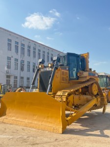 รถดันดินตีนตะขาบ CAT D8R มือสอง พร้อมรองเท้าตีนตะขาบหนาพิเศษ เหมาะสำหรับงานเปิดทางบนภูเขาและการเคลื่อนย้ายหิน - Product Image 2