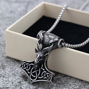Yunnique – collier avec pendentif en acier inoxydable pour hommes, avec tête de chèvre, design marteau de Thor, pour cadeau, assorti aux vêtements - Product Image 3