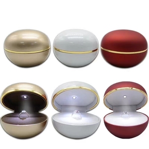 Boîte à bijoux en plastique de luxe personnalisée, boîte à bijoux laquée avec lumière LED, boîte à bijoux avec pendentif LED - Product Image 4