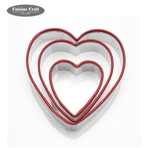 Ensemble de découpoirs à biscuits en acier inoxydable personnalisé LFGB, motif de Noël, pain d'épices, flocon de neige, avec bord en silicone - Product Image 6