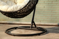Vente en gros d'usine bon marché moderne balançoire de patio mobilier d'extérieur chaise suspendue chaise Egg de loisirs en métal avec coussin parc