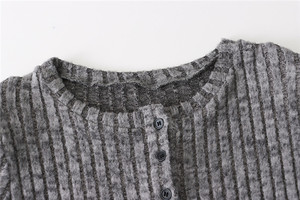 Maglioncino lungo con costine invernali di alta qualità autunno inverno lavorato a <span class=keywords><strong>maglia</strong></span> con <span class=keywords><strong>bottoni</strong></span> in <span class=keywords><strong>maglia</strong></span> e spalle imbottiti maglione abiti donna - Product Image 6