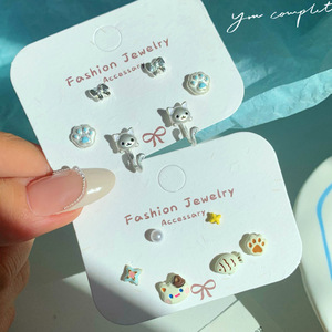 Conjunto de pendientes de gato, diseño de dibujos animados pequeños y lindos, pendientes asimétricos de nicho para mujer, venta al por mayor - Product Image 1