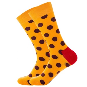C041003TT Preparazione per <span class=keywords><strong>la</strong></span> spedizione di calzini in cotone colorati con divertenti motivi a pois per <span class=keywords><strong>la</strong></span> vita quotidiana degli uomini. - Product Image 2