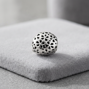 Anillo Minimalista de Plata 925 con Diseño Floral para Mujer - Product Image 1