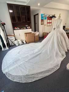 Nuevo Vestido de Novia Lujoso y Moderno con Encaje, Escote en V, Manga Larga, Cola Larga y Lentejuelas con Cuentas - Product Image 5
