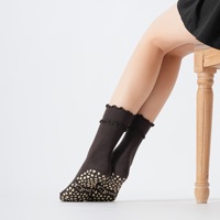 Chaussettes de yoga à double volant pour femmes, antidérapantes, avec grip en forme de cœur, chaussettes côtelées mignonnes pour Pilates et Barre