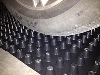 Planche de drainage en plastique HDPE sur mesure avec tissu filtrant pour le drainage des murs de sous-sol et des murs de soutènement