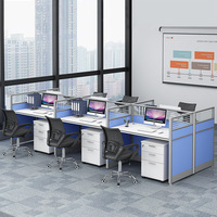 Poste de travail de bureau moderne et contemporain pour 4/6 personnes avec écran de séparation, bureau informatique et panneaux porte-cartes