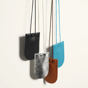 Bolsa para llaves estilo retro con cordón extraíble de cuero PU, mini bolso de moda con cordón para llaves. - Product Image 1