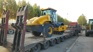 Compacteur routier de 14 tonnes XS143J, équipement de compactage 315N/cm pour l'ingénierie routière, les routes minières et les opérations de terrassement à grande échelle - Product Image 4