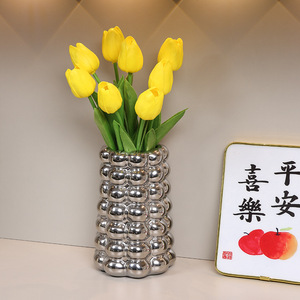 Vase en céramique Mystic Arts blanc laiteux et argenté, style moderne minimaliste, pour salon et table à manger - Product Image 4