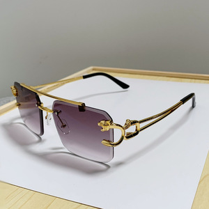 Mode Ins classique carré sans monture <span class=keywords><strong>lunettes</strong></span> <span class=keywords><strong>de</strong></span> <span class=keywords><strong>soleil</strong></span> hommes <span class=keywords><strong>2023</strong></span> tendance marque <span class=keywords><strong>de</strong></span> luxe nuances Uv400 montures en métal pour <span class=keywords><strong>lunettes</strong></span> logo personnalisé - Product Image 3